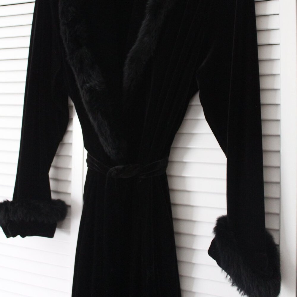 Jasmine Rose Signature Mobwife Robe with Fur Trim